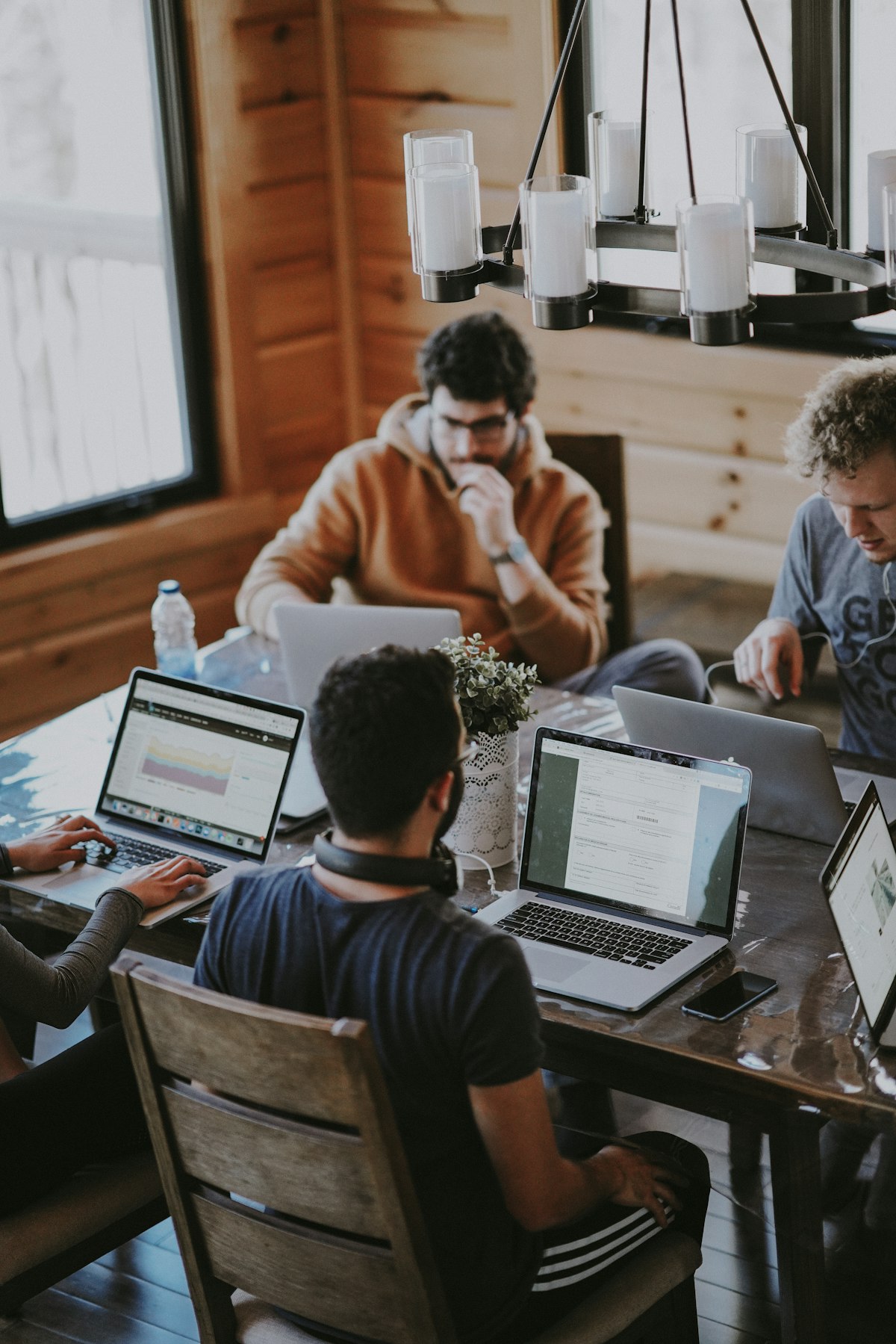 CRM Nedir? Bir "Veri Mezarlığı" mı, Yoksa Satışın Kalbi mi?